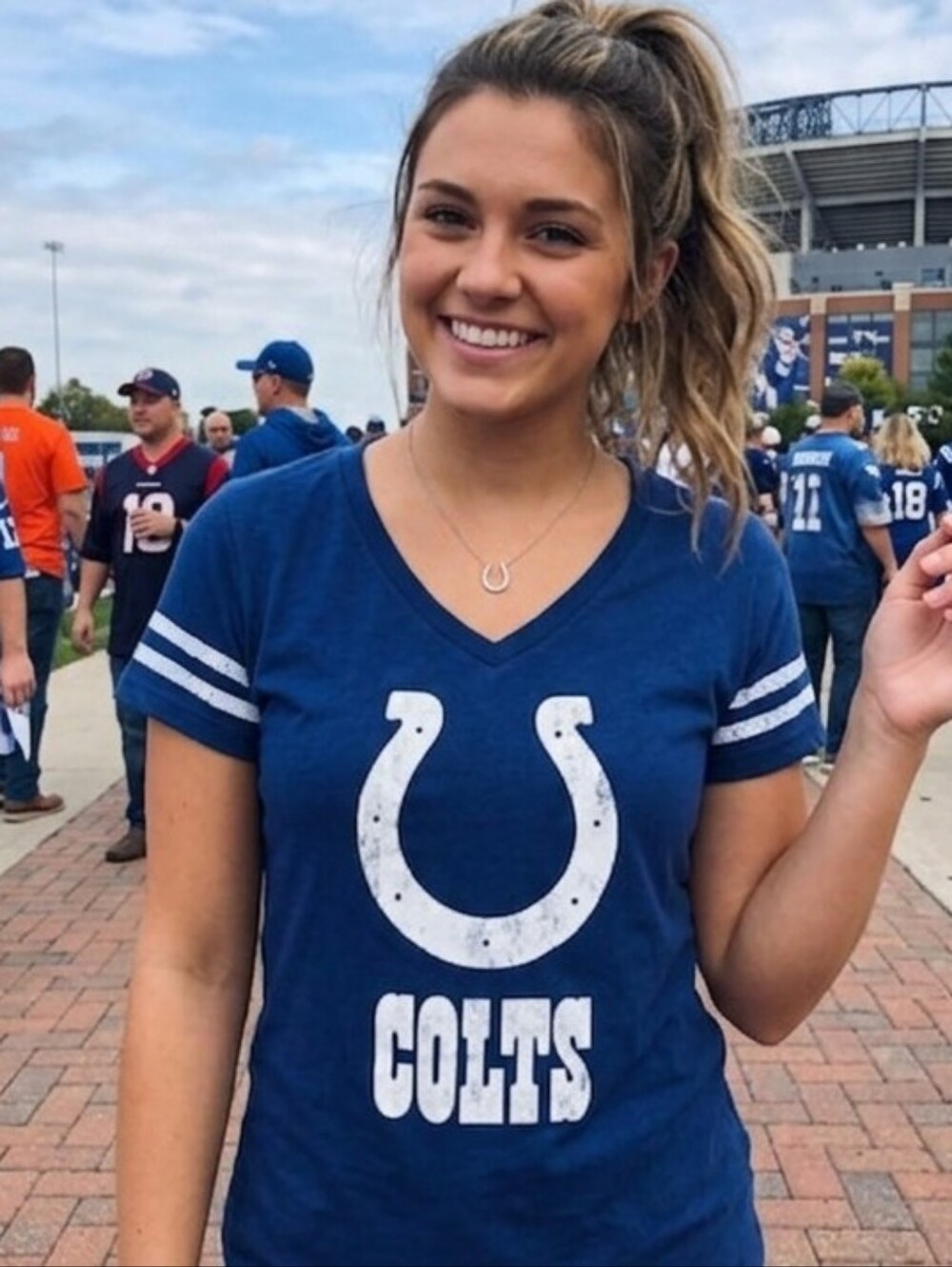 NFL Team Apparel Indianapolis Colts V-Neck Graphic Tee Size L/XL